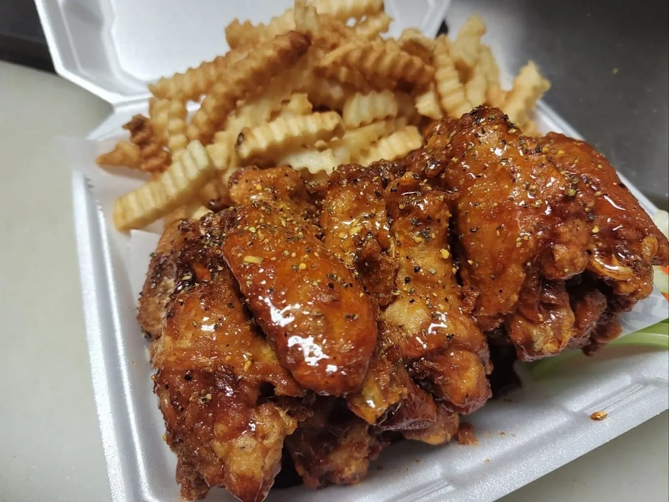 B Q Wings