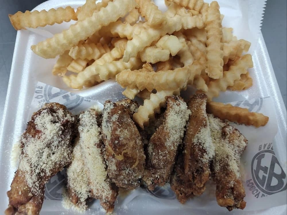 B Q Wings photo 2